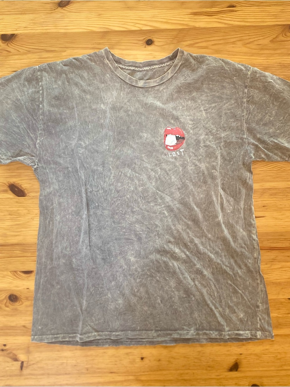 Lost Enterprises Acid Wash Lips on Ice Graphic T-Shirt  Y2K Surf Skate Size XL - Picture 5 of 7